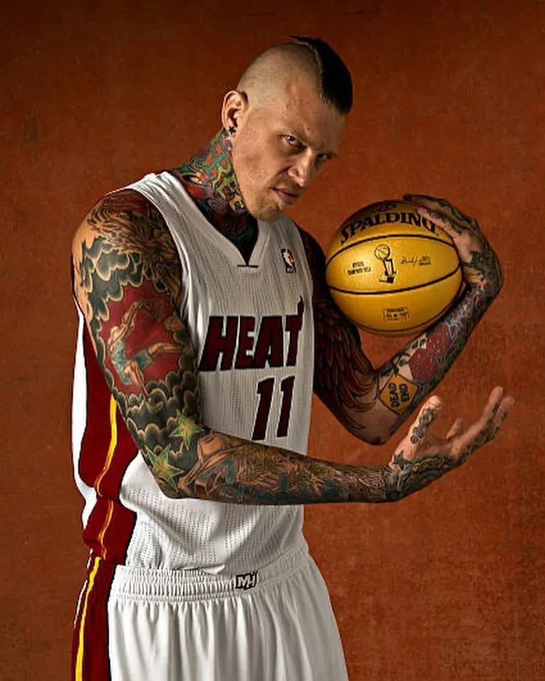还敢说cba菜他从cba替补直接打到nba冠军这纹身也太tm鸟了吧
