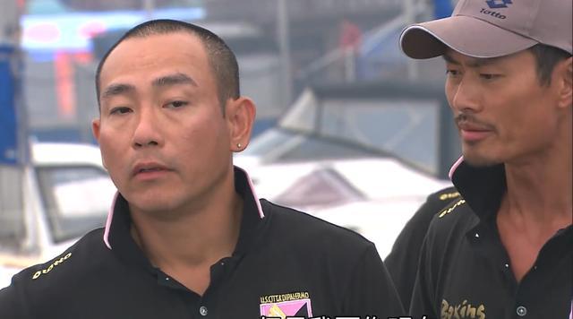 高长胜看到游日东如此细心,开他的玩笑:如果你是个女的,就这真是.