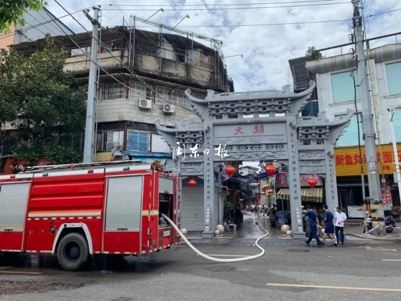 7月5日凌晨近2时,蕉城区蕉北街道崇文社区北门街多栋民房发生火灾