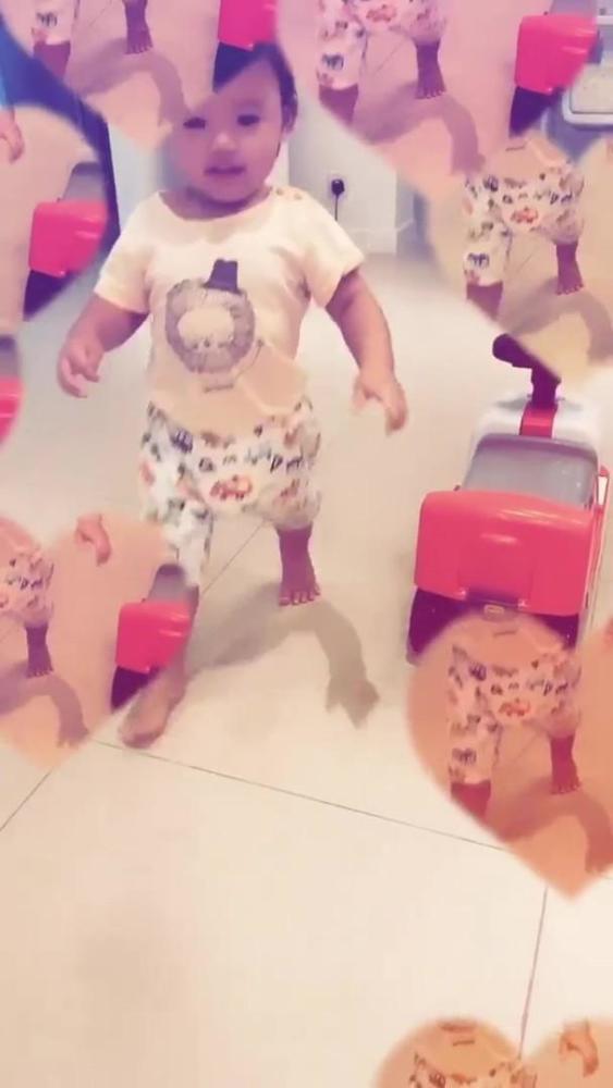 张柏芝|张柏芝晒三胎儿子忘记打码，Marcus下半脸曝光