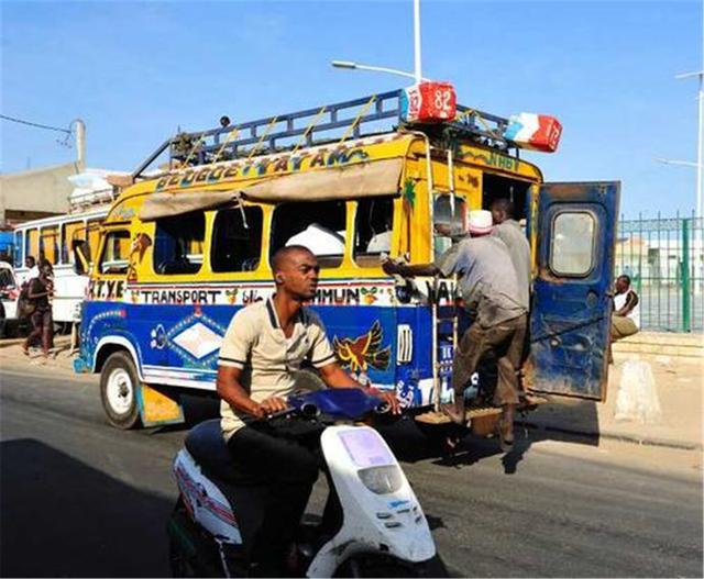卫星锅|中国产品在非洲意外爆火，给人民生活带来便利，在我国却见不到了