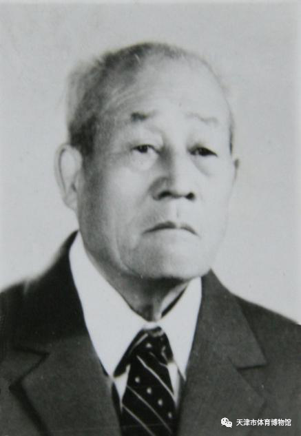 百年天津体坛名宿泳坛泰斗穆成宽