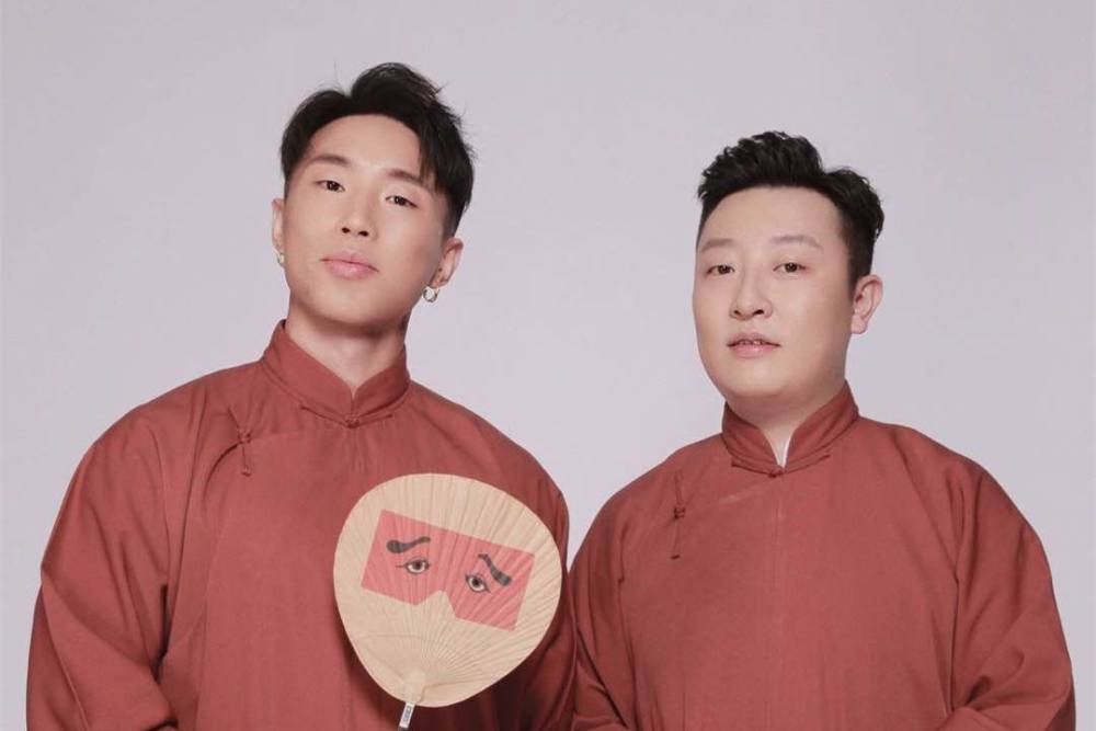 德云社|没文化吃大亏！德云社烧饼晒妻子的包，衣服上的英文让他出了丑