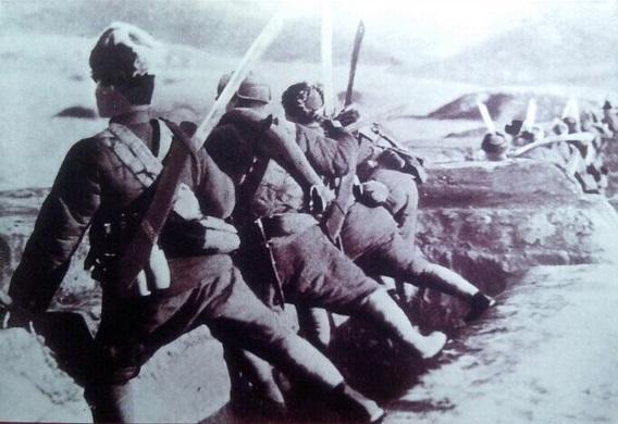 揭秘喜峰口抗战,一场战役,打的小鬼子晚上睡觉都要加一样东西!