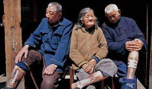 日军|抗战时期，日军空投大量食物接济灾区，人吃了后变这样！