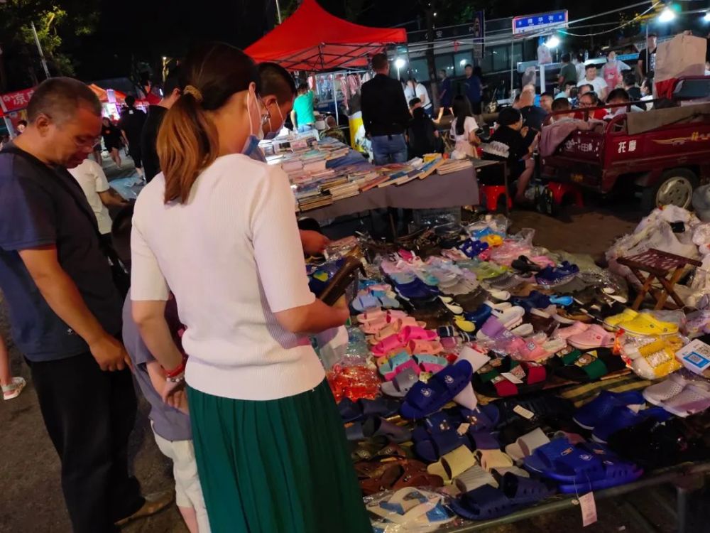 夜探牟平文兴路夜市感觉时光停滞在