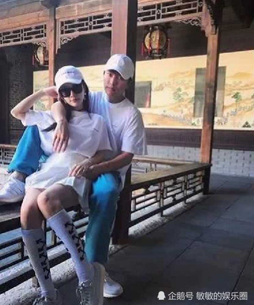 李小璐|李小璐贾乃亮又开始了？网友纷纷留言求两人复合，给甜馨一个完整的家