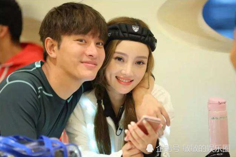 李小璐|李小璐贾乃亮又开始了？网友纷纷留言求两人复合，给甜馨一个完整的家