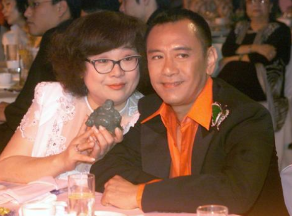 在他住院期间,医生曾问他最希望见到的人是谁,他说是沈殿霞.