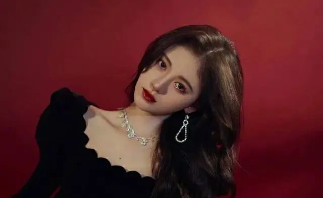 鞠婧祎|以为今年是2012？她也太能装了吧