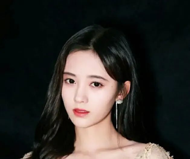 鞠婧祎|以为今年是2012？她也太能装了吧