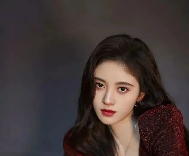 鞠婧祎|以为今年是2012？她也太能装了吧