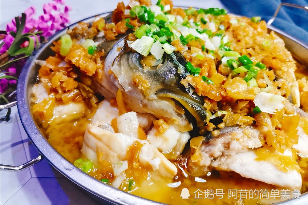 泡椒蒸鱼骨,色香味俱全,看着就诱人,酸辣鲜美,味道十足