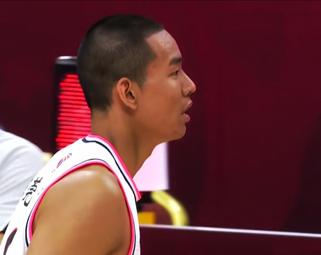 1打5的青年队球霸杜锋给刘权标起外号剃头后他更像球霸了