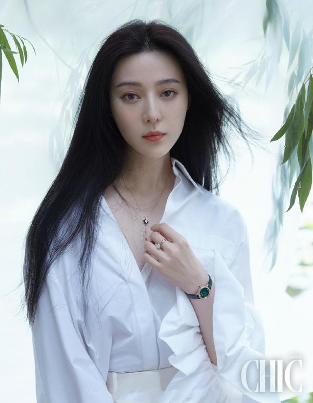 范冰冰|范冰冰新杂志来袭！禁欲衬衫＋飘飘长发有温柔范，脸上爬虫胆真大