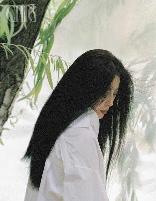 范冰冰|范冰冰新杂志来袭！禁欲衬衫＋飘飘长发有温柔范，脸上爬虫胆真大