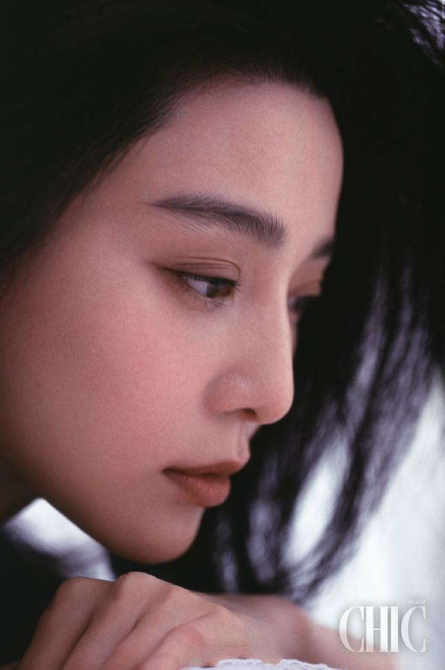 范冰冰|范冰冰新杂志来袭！禁欲衬衫＋飘飘长发有温柔范，脸上爬虫胆真大