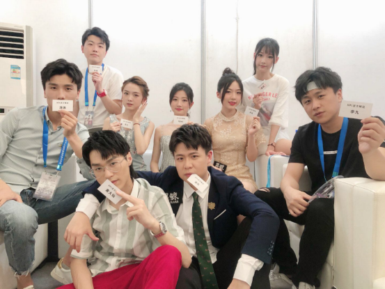 kplgini要回归了微博发合照引起热议真相却不尽人意