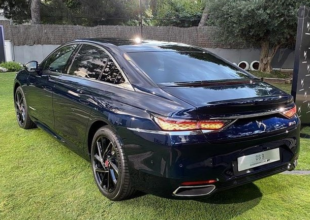 Ds 9实车海外发布 旋转大灯配深海蓝车漆 行走的艺术品 车漆 镀铬饰条 尾灯 Ds9 大灯