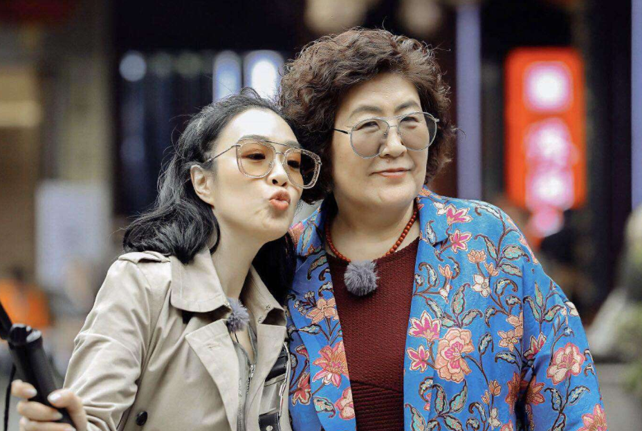 钟丽缇|太拼了！50岁钟丽缇仍未放弃生四胎，与丈夫寺庙上香求子