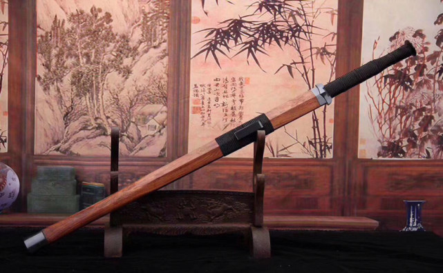 素铁汉剑,汉剑,顾名思义就是兴盛于汉代的钢铁剑