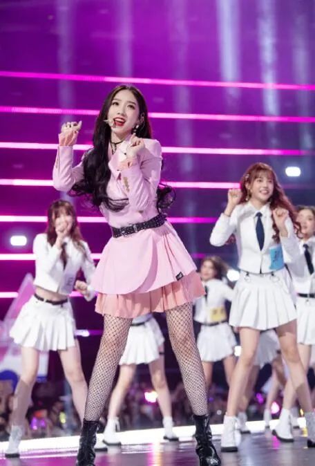 火箭少女101|每个光芒万丈的成团夜，背后其实都是虐粉现场！