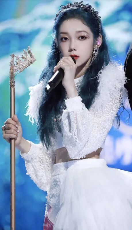 火箭少女101|每个光芒万丈的成团夜，背后其实都是虐粉现场！