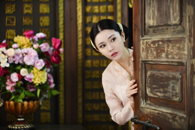 除了上面提到的三位,扮演的黄美玉的孙子钧也是一位90后的美女演员,曾