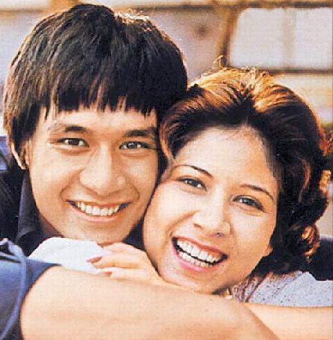 傅声遭遇"诡异"车祸身亡,妻子发誓不嫁,4年后为他生下一女_腾讯新闻