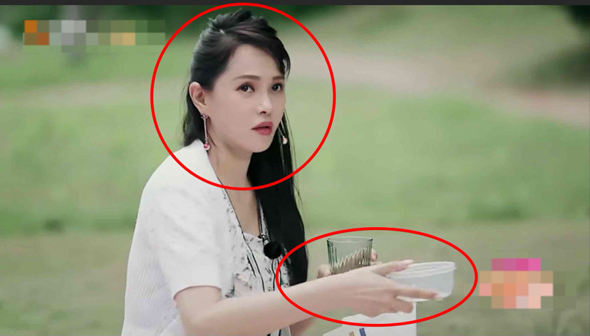 秦昊|秦昊吐槽伊能静话比狗多，伊能静当场黑脸想离婚，网友点评一针见血