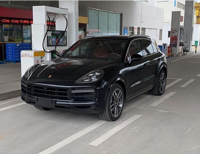 235万元买到2020款卡宴turbo,等车九个月,赠送了帽子和衣服