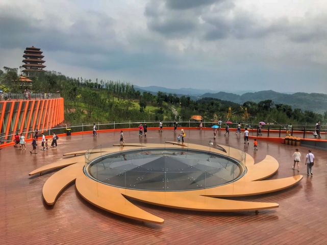 成都丹景台可远眺四川第二大湖泊三岔湖玻璃栈道最受游客欢迎