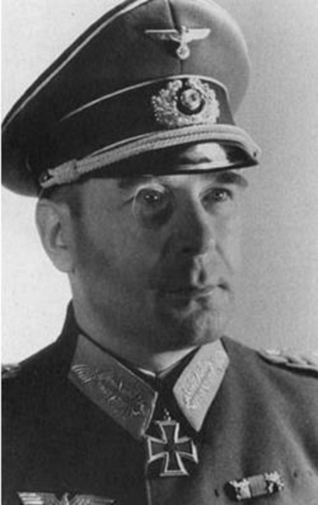 最后的反击,陷入绝地的苦斗:柏林战役中的海因里希大将(中)