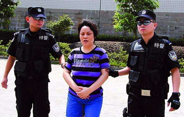 谢才萍重庆黑帮女老大曾经找过16个情人最小的比她小20多岁