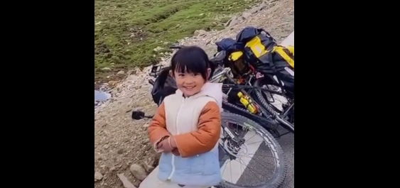 今年4月初,钭皓倍带着4岁的女儿从广东东莞出发,历经70多天,骑行4139