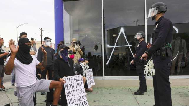 据报道,美国俄勒冈州波特兰市3天内发生了2场示威活动.