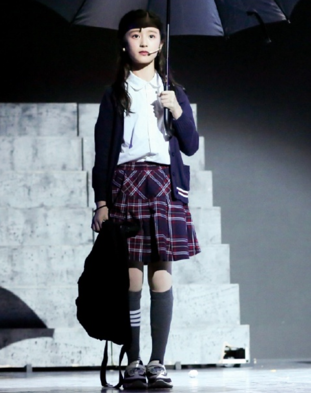 裴佳欣不愧是最美童星,她的言之不仅是很高,并且还