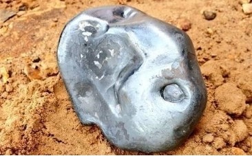 陨石|天外飞来不明物体，是天外陨石，还是“外星飞船”？