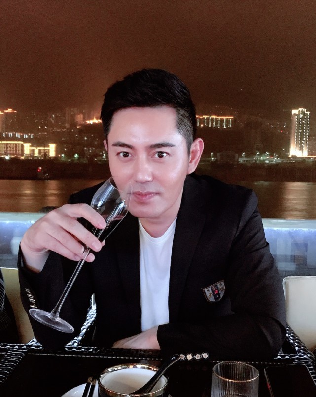 43岁的他成了一个型男!
