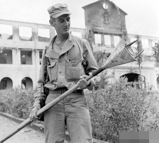 坦克竟然能够这样去炸,二战时日军奇葩的四式反坦克刺雷