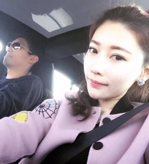 上海上港众将和妻子!