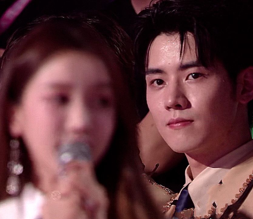 姜贞羽动情发言任豪看她的眼神绝了看到镜头马上躲开