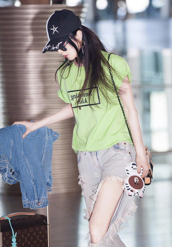 范冰冰|范冰冰的颜值有多高？卸眼妆穿“校服”，逆天美貌怎能不复出？