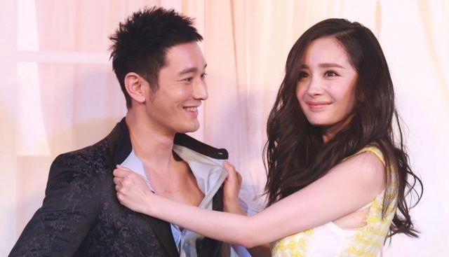 新节目被指显老态,杨幂穿紧身旗袍秀凹凸身材,玩下装失踪找状态