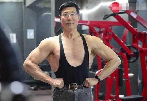 50岁开始健身,还能练出肌肉吗?健身教练说了实话