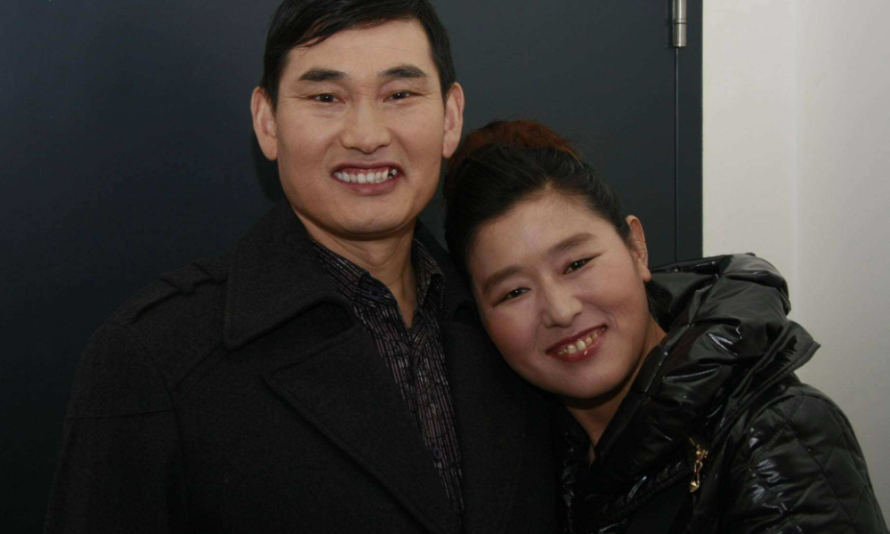 朱之文|大衣哥妻子开直播有点飘？朱之文：网友说的对，她为贪图小利