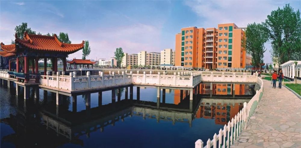 一南阳医学高等专科学校1南阳医学高等专科学校,简称"南阳医专",坐落