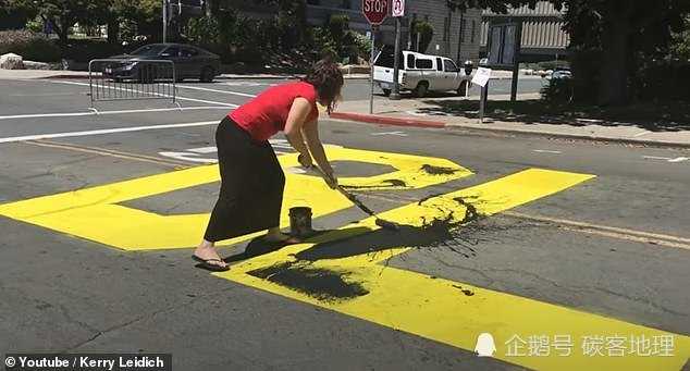 唐纳德·特朗普|特朗普刚被法院裁定必须交纳税申报表，又被纽约市长特朗普大厦前涂BLM