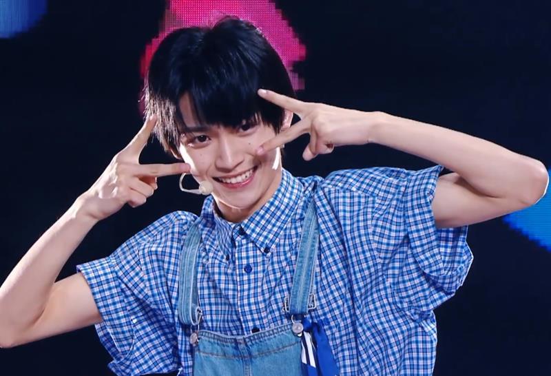 花开半夏梓渝《少年之名》初舞台甜度爆表 获导师青睐