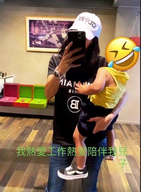 张柏芝|张柏芝带儿子小Q游泳，并感慨陪伴是最好的爱，母子同框感情深厚